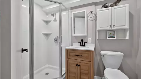 Bath - 313 Vista Dr, Bloomington, IL 61701 photo 3 of 3
