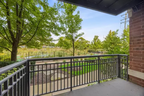 Exterior - 255 E Liberty Dr #203, Wheaton, IL 60187 photo 2 of 3