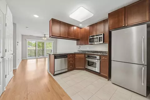 Kitchen - 255 E Liberty Dr #203, Wheaton, IL 60187 photo 1 of 2