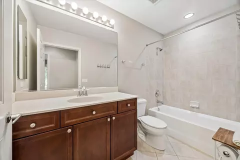 Bath - 255 E Liberty Dr #203, Wheaton, IL 60187 photo 1 of 1