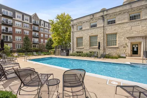 Exterior - 255 E Liberty Dr #203, Wheaton, IL 60187 photo 3 of 3