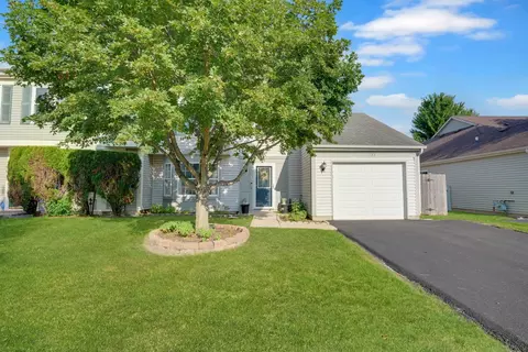 135 Pinehurst Dr, Mundelein, IL 60060