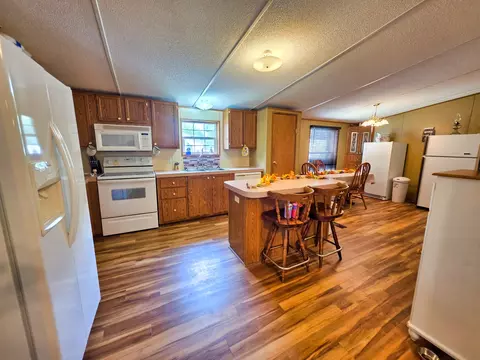 Kitchen - 121 Meyer St, Flora, IL 62839 photo 1 of 8