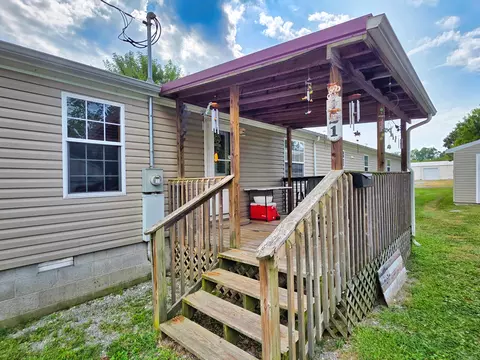 Exterior - 121 Meyer St, Flora, IL 62839 photo 3 of 12