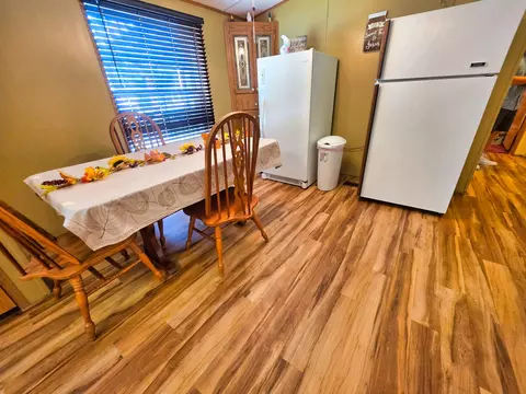 Dining - 121 Meyer St, Flora, IL 62839 photo 2 of 5