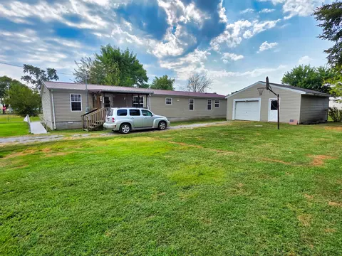 Exterior - 121 Meyer St, Flora, IL 62839 photo 2 of 12