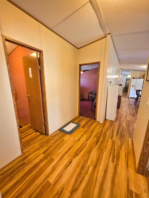 Entry Way - 121 Meyer St, Flora, IL 62839 photo 2 of 2