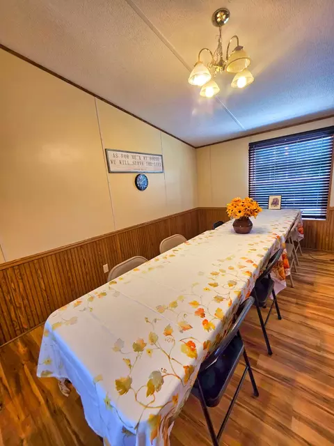 Dining - 121 Meyer St, Flora, IL 62839 photo 4 of 5