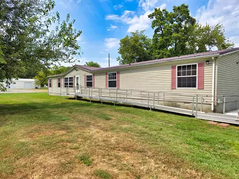 Exterior - 121 Meyer St, Flora, IL 62839 photo 1 of 12