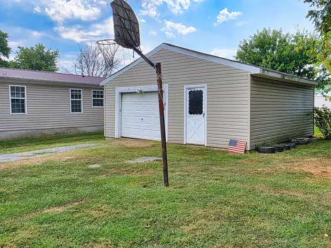Exterior - 121 Meyer St, Flora, IL 62839 photo 4 of 12