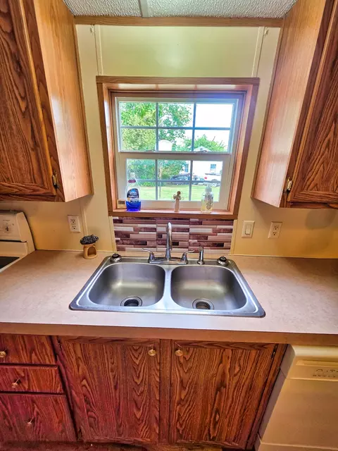 Kitchen - 121 Meyer St, Flora, IL 62839 photo 5 of 8