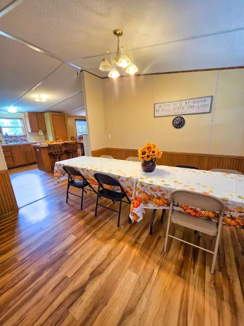Dining - 121 Meyer St, Flora, IL 62839 photo 3 of 5