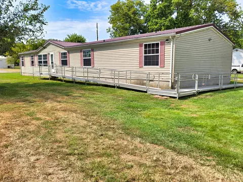 Exterior - 121 Meyer St, Flora, IL 62839 photo 5 of 12