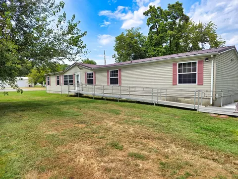 Exterior - 121 Meyer St, Flora, IL 62839 photo 12 of 12