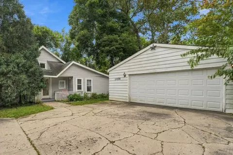 1458 Linden Ave, Highland Park, IL 60035