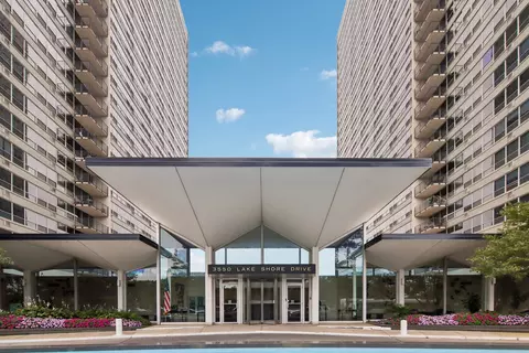 3550 N Lake Shore Dr N #820, Chicago, IL 60657