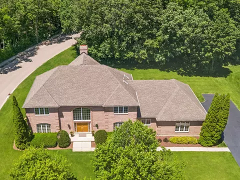 130 N Buckingham Dr, Sugar Grove, IL 60554