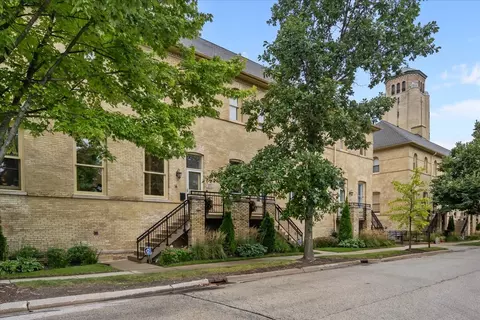 271 Whistler Rd, Highland Park, IL 60035