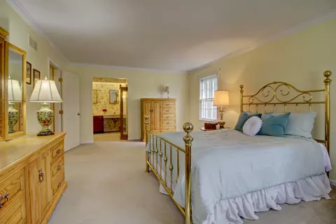 Bedroom - 853 Dorset Dr, Wheaton, IL 60189 photo 2 of 5