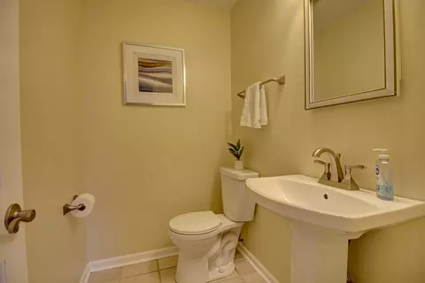 Bath - 853 Dorset Dr, Wheaton, IL 60189 photo 1 of 3