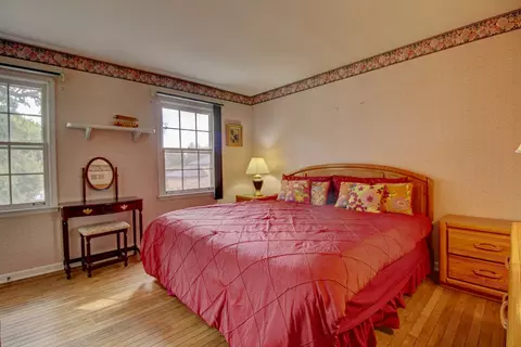 Bedroom - 853 Dorset Dr, Wheaton, IL 60189 photo 4 of 5