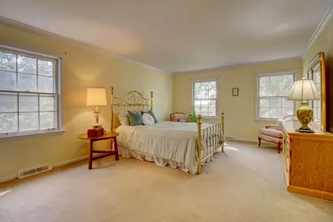 Bedroom - 853 Dorset Dr, Wheaton, IL 60189 photo 1 of 5