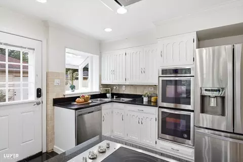 Kitchen - 2 Washington St, Glenview, IL 60025 photo 2 of 2