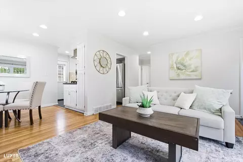 Living - 2 Washington St, Glenview, IL 60025 photo 2 of 6