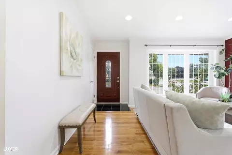 Entry Way - 2 Washington St, Glenview, IL 60025 photo 1 of 1