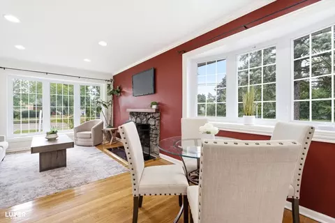 Living - 2 Washington St, Glenview, IL 60025 photo 4 of 6