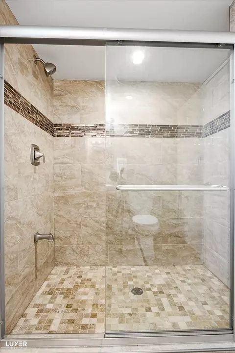 Bath - 2 Washington St, Glenview, IL 60025 photo 3 of 4