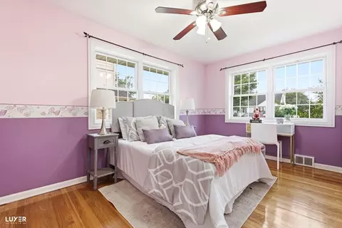 Bedroom - 2 Washington St, Glenview, IL 60025 photo 5 of 8
