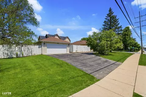 Exterior - 2 Washington St, Glenview, IL 60025 photo 3 of 6