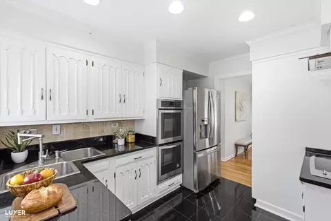 Kitchen - 2 Washington St, Glenview, IL 60025 photo 1 of 2