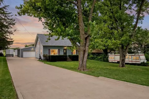 14458 115th Ave, Davenport, IA 52804