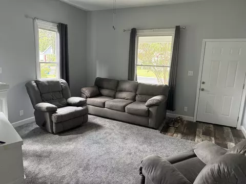 606 E Webster St, Benton, IL 62812 photo 7