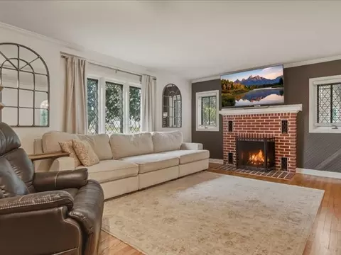 Living - 902 W Washington St, Oregon, IL 61061 photo 2 of 4