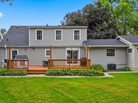 Exterior - 902 W Washington St, Oregon, IL 61061 photo 9 of 11