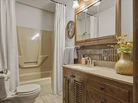 Bath - 902 W Washington St, Oregon, IL 61061 photo 2 of 3