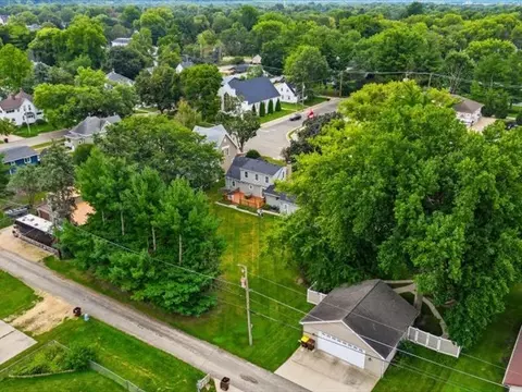 View/Area - 902 W Washington St, Oregon, IL 61061 photo 1 of 3