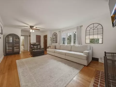 Living - 902 W Washington St, Oregon, IL 61061 photo 1 of 4