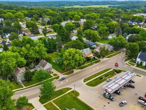 View/Area - 902 W Washington St, Oregon, IL 61061 photo 2 of 3
