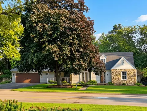 902 W Washington St, Oregon, IL 61061