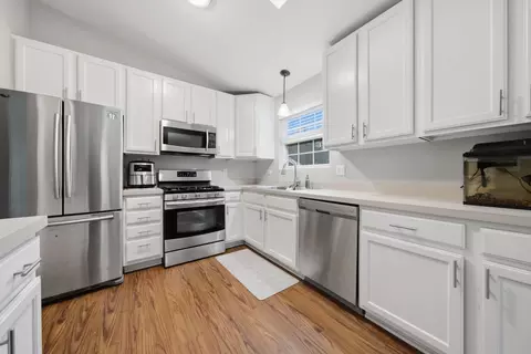 Kitchen - 1379 Cary Rd, Algonquin, IL 60102 photo 2 of 4
