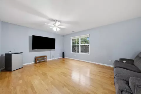 Living - 1379 Cary Rd, Algonquin, IL 60102 photo 5 of 6