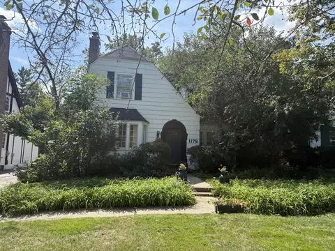 1178 Wade St, Highland Park, IL 60035