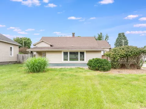 252 E 2nd St, Oglesby, IL 61348