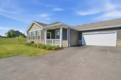 1133 Williamsburg St, Pingree Grove, IL 60140