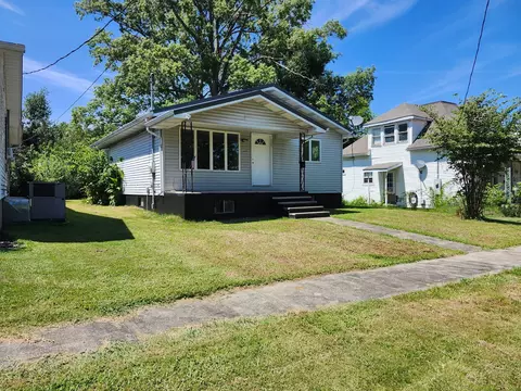 609 S Ledford St, Harrisburg, IL 62946