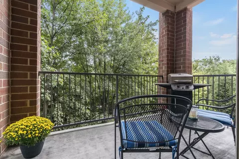 Exterior - 2700 Summit Dr #309, Glenview, IL 60025 photo 1 of 3